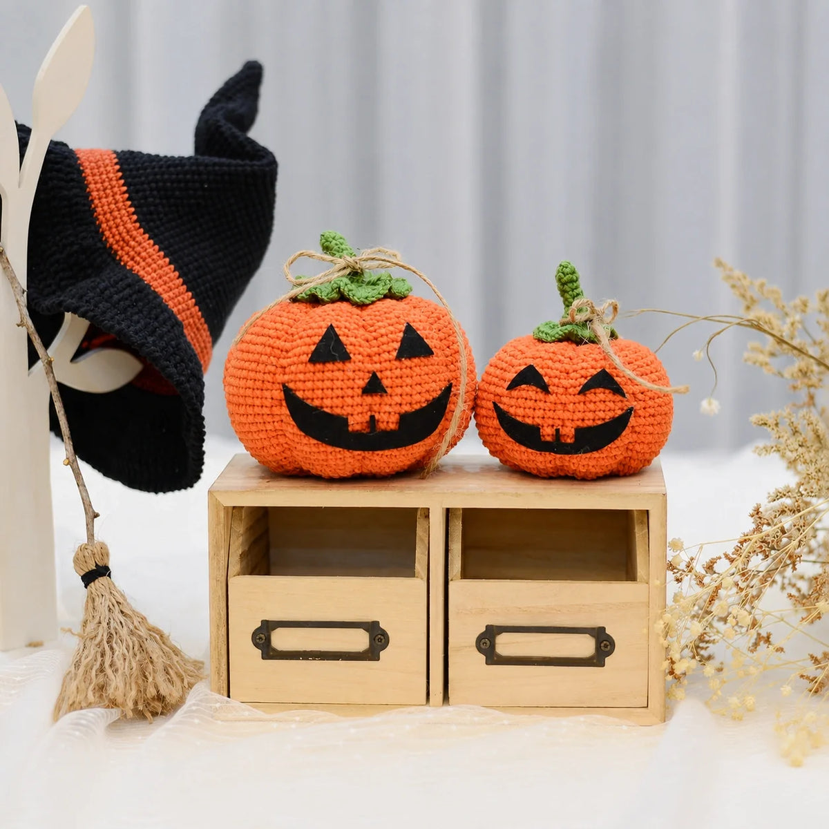 Small crochet Halloween pumpkins in different sizes