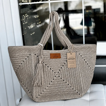 Detail of the handle attachment on the Granny Five tote