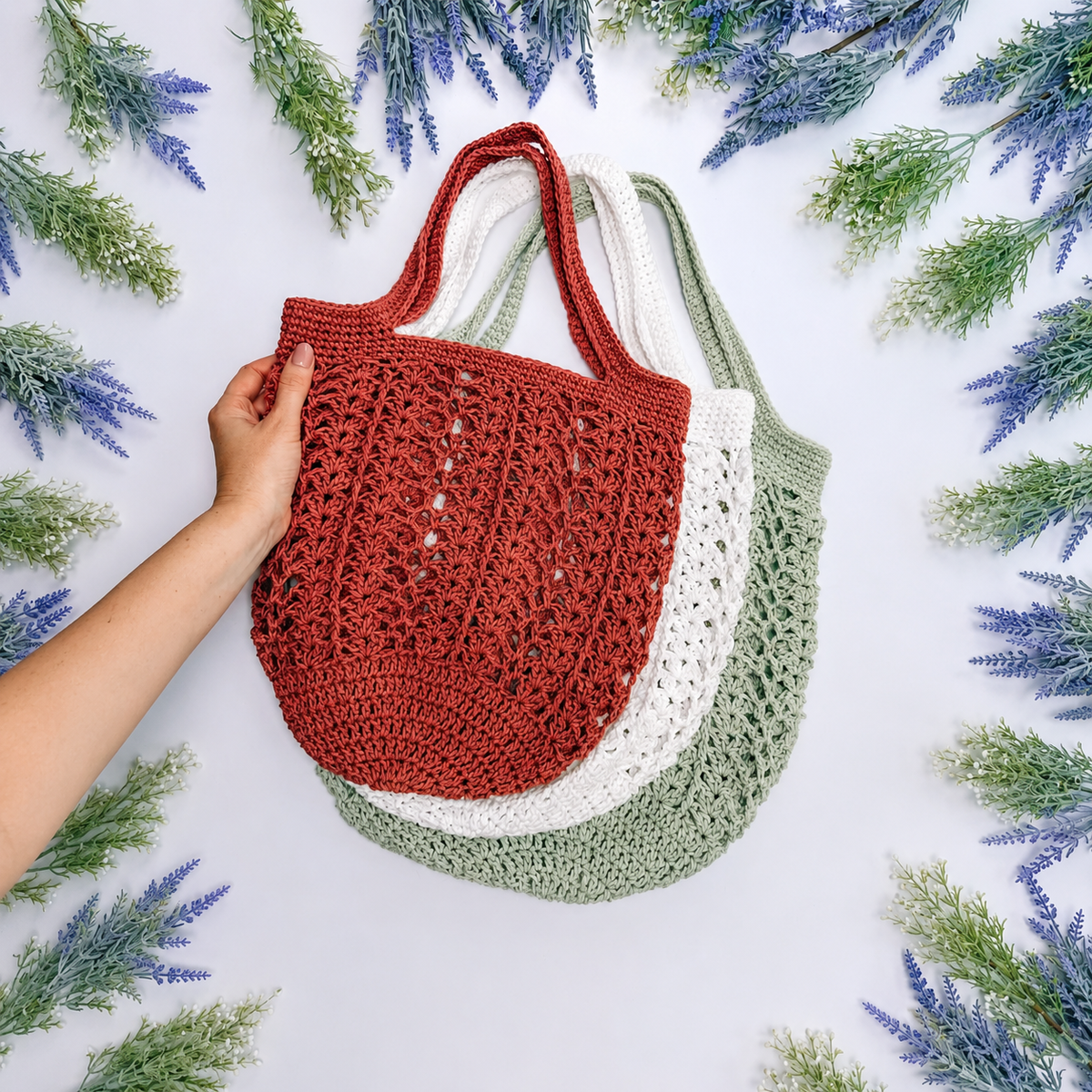 Finished crochet market bag with yarn and hook