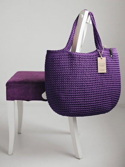 Side view of the large crochet tote bag