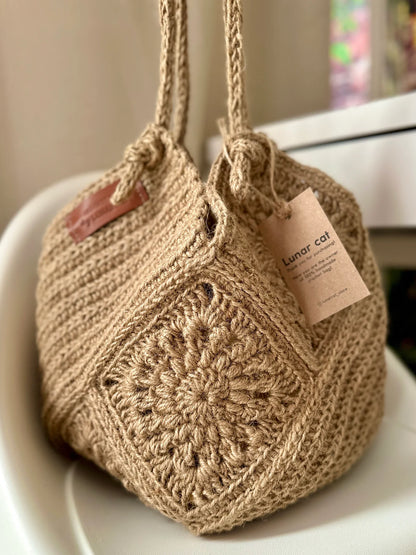 Detail of the jute crochet texture and strap