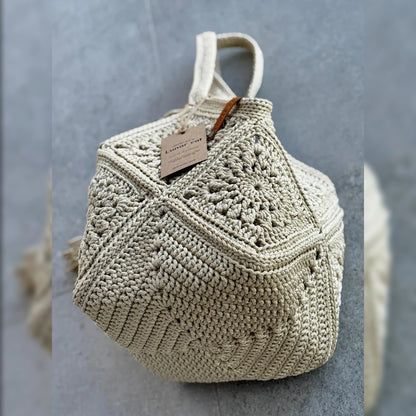 Crocheted market bag in natural cotton color